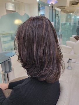 クオーター(QUARTER) ミディアムレイヤーボブ