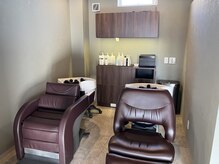 フルフラットタイプとリクライニングタイプ2種類のシャンプー台