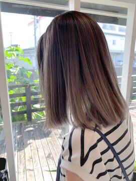 アン シュシュ(un chouchou) エアータッチで作るバレイヤージュスタイル