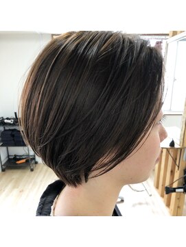 シー(see) センターパートで大人ビューティー！グレージュカラー