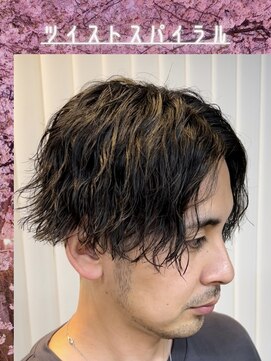 ガイズ ヘアー イサミ(GUY'S HAIR 133) コンマヘア/センターパート/ツイストスパイラル/スキンフェード]
