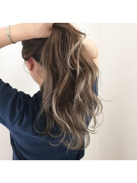 ヴィヴェンテ(VIVENTE.) ハイトーンポニーテール