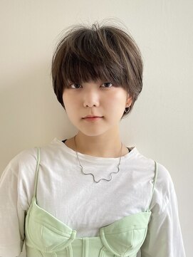 イヴォークトーキョーオーサカ(EVOKE TOKYO osaka) 20代おすすめ マッシュショート 耳かけ 丸み