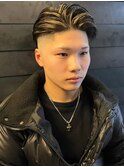 スキンフェード　金メッシュ　オールバック　ツーブロック