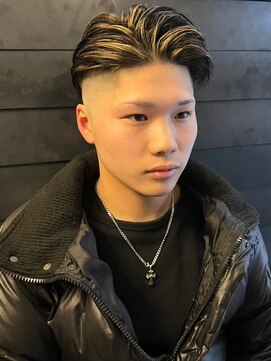 ディスイズバーバーセカンド(THIS IS BARBER 2nd) スキンフェード　金メッシュ　オールバック　ツーブロック