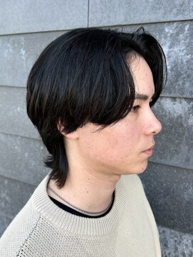 ヒュイル バイ ニアウ(Hwyl by Niau) ニュアンスパーマセンターパートウルフメンズカットパーマ