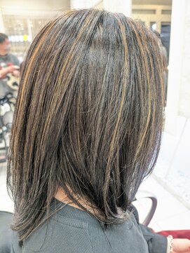 ヘアーデザインムーヴ(Hair design MOVE) 白髪ぼかしハイライト　明るい白髪染め