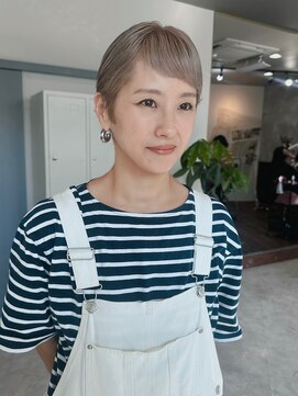 ヨム(YOMU) グレージュ