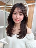 20代に人気!顔周りの後れ毛がかわいいシャギーレイヤーロング