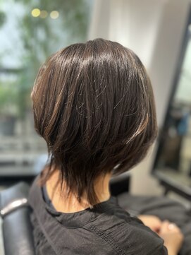 ツムグ 代官山店(TUMUGU) 30代40代50代シニアレイヤーカットミディアム代官山