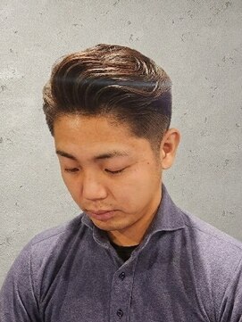 ワンワンオー バーバーショップ 長浜店(@110 BARBER SHOP) ミディアム・ポンパドール × ローフェード