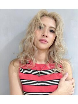 ジーナ(XENA) ホワイトベージュ