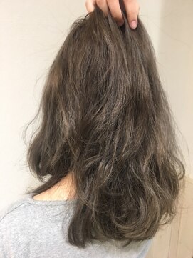 ネオリーブエム(Neolive em;) ｎｅｏｌｉｖｅ　em; 元住吉　透け感　グレイッシュカラー♪