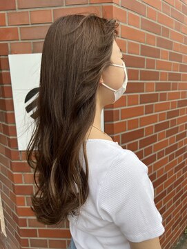 イイナヘアガレージ(117) 【117hairgarage】大人かわいい_美髪スモーキーベージュ