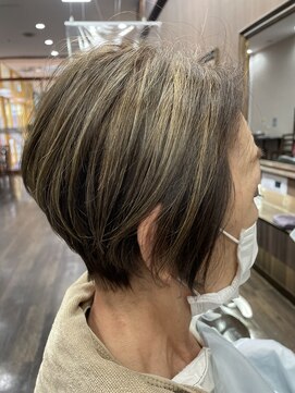 グラヅィア(Grazia) 形が決まるショート+白髪ぼかし