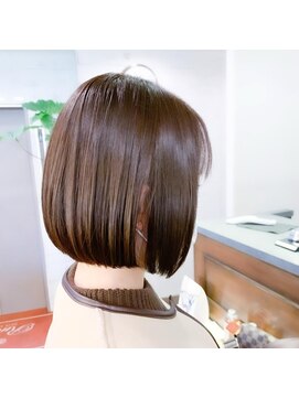 リュドール 栄(Rue D’or) ブラウン明るめシースルー前髪サラツヤ髪まとまりぷつんとカット