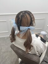 【ヘアメ】推しカラーりぼん×編み込みツイン＊新井
