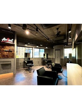 ゆったりとした空間が心地良い、秘密基地感のあるプライベートサロン☆マンツーマン施術で理想を叶えます。