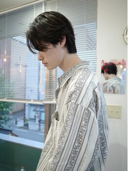 クセにお悩みの方は是非！扱いやすく、見た目も自然で柔らかな質感のストレートヘアへと導く。