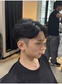 刈り上げ　センターパート　ビジネスヘア