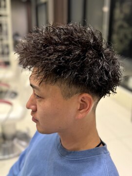 アース 長久手店(HAIR & MAKE EARTH) 強めツイストスパイラル×フェードカット
