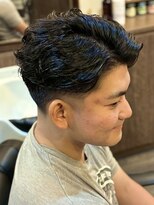 ジェイソン(JASON) 癖毛を生かしたテーパーフェードスタイル