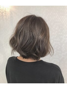 ヘアーアンドメイク ドレス(DRESS) グレージュカラー