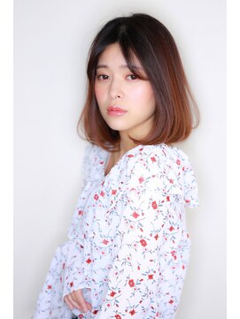 ルシード スタイル サーヴ(LUCIDO STYLE SERVE) センターパーツのボブ