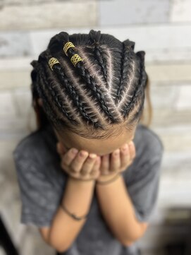 ビューティーサロンワタナベ 本店 デザインコーンロウ