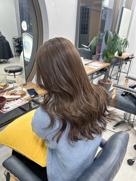 クラン 岡本(Chlan) ハイトーンくすみベージュ×細めハイライト