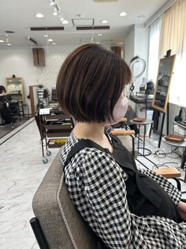 ソル(sol) 顎ラインでスッキリ、丸みが可愛いショートボブ