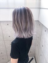 アオ(AO)&nbsp;バレイヤージュ×ホワイトピンクベージュ