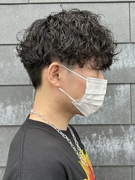 ヒュイル バイ ニアウ(Hwyl by Niau) メンズマッシュパーマ波巻スパイラルパーマニュアンスパーマ