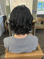 ヘアサロンアンドリラクゼーション マハナ(Hair salon&Relaxation mahana) ミディアムレングスでパーマスタイル