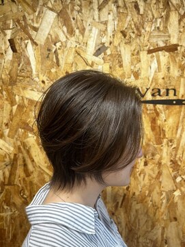 ヴァンガード(Vanguard) 艶めく大人ショート