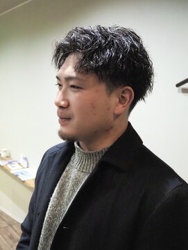 シュルムデイズ(surume daiz) ツイストパーマ × センターパート