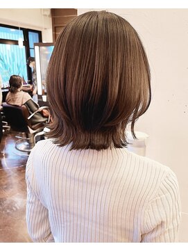 ティーシェル(TIECHEL) 小顔イメチェン、ブルーグレージュカラーくびれレイヤーボブ