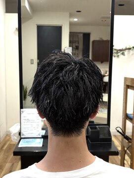 スウェル 千葉店(Swell) ウェットな質感で差がつく大人スパイキーショート