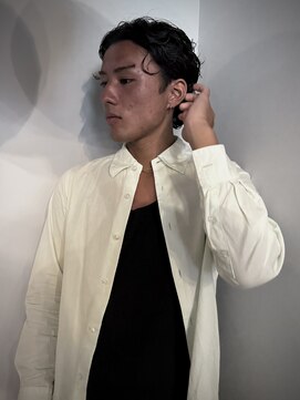 ソーレ(sole) mitsukiフェザーパーマメンズパーマセンターパートサーフカール