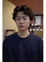 エディ(Edy)&nbsp;メンズセンターパートカルマパーマケアパーマ眉毛カット韓国ヘア