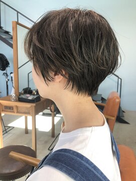 ニコル(Nicoru*) 襟足の生え癖しっかり収まるハンサムショート×ショコラアッシュ