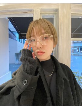 ムジーク(Musiiik) 軽めのマッシュショートとベージュカラー