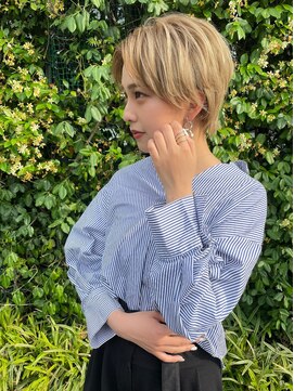 フレーム ヘア ルーム 天王寺駅前店(FRAME hair room) センターパートハイトーンくびれショート