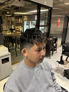 フランクスバーバーザスタンド(Frank’s barber the stand) メンズツーブロックパーマビジネスショートフェードF