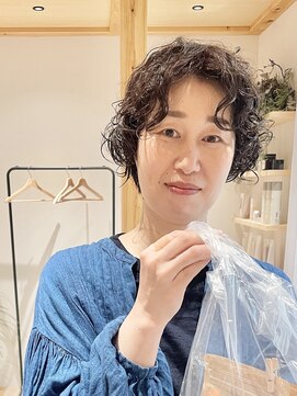 ヒト(hito) うるツヤヘルシースタイルくせ毛風カール前髪うる艶髪モテ髪