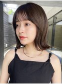 くびれボブ切りっぱなし外ハネレイヤーボブベージュカラー前髪