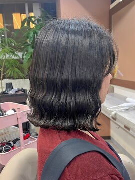 アミー 駒澤(Ammy komazawa) 波巻きボブパーマ 纐纈