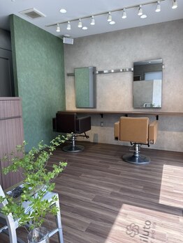 キルト ヘアーアンドライフ(kiluto hair and life)の写真/【長町駅徒歩3分】改装を行い、より自宅のように寛げる居心地の良い空間に。落ち着いた開放的な雰囲気が◎