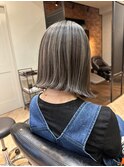 切りっぱなしボブ×白髪ぼかしハイライト