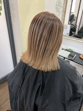 ウル(Ulu) 白髪ぼかしバレイヤージュ